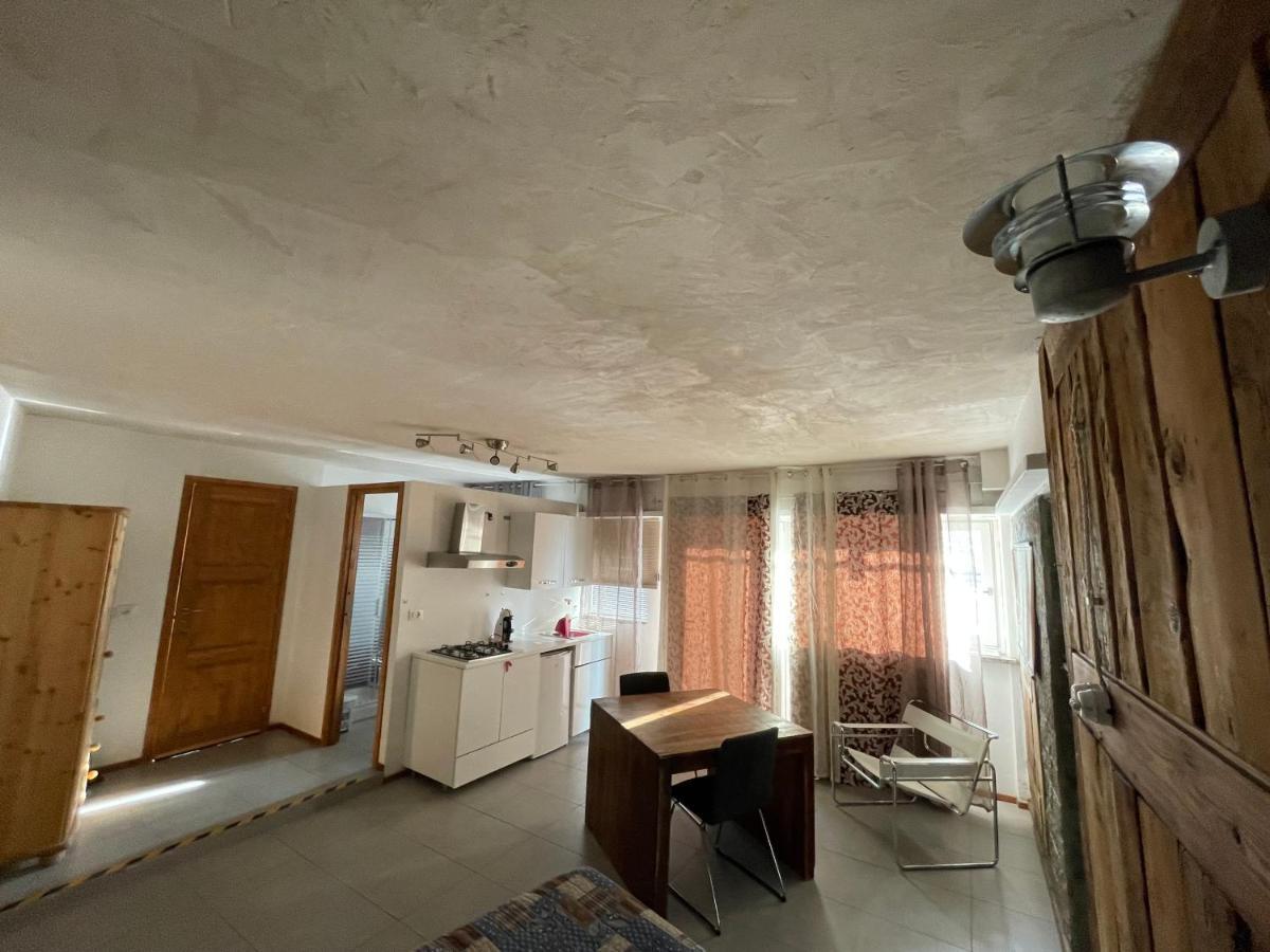 Smile Accomodation Sarre Екстериор снимка
